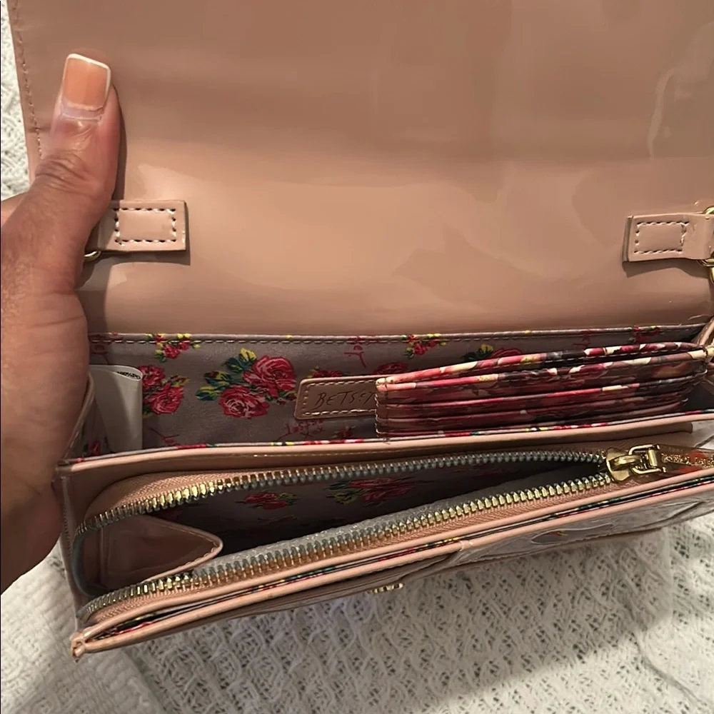 Betsey Johnson Tan Crossbody Bag with Bow Detail - Picture 4 of 5